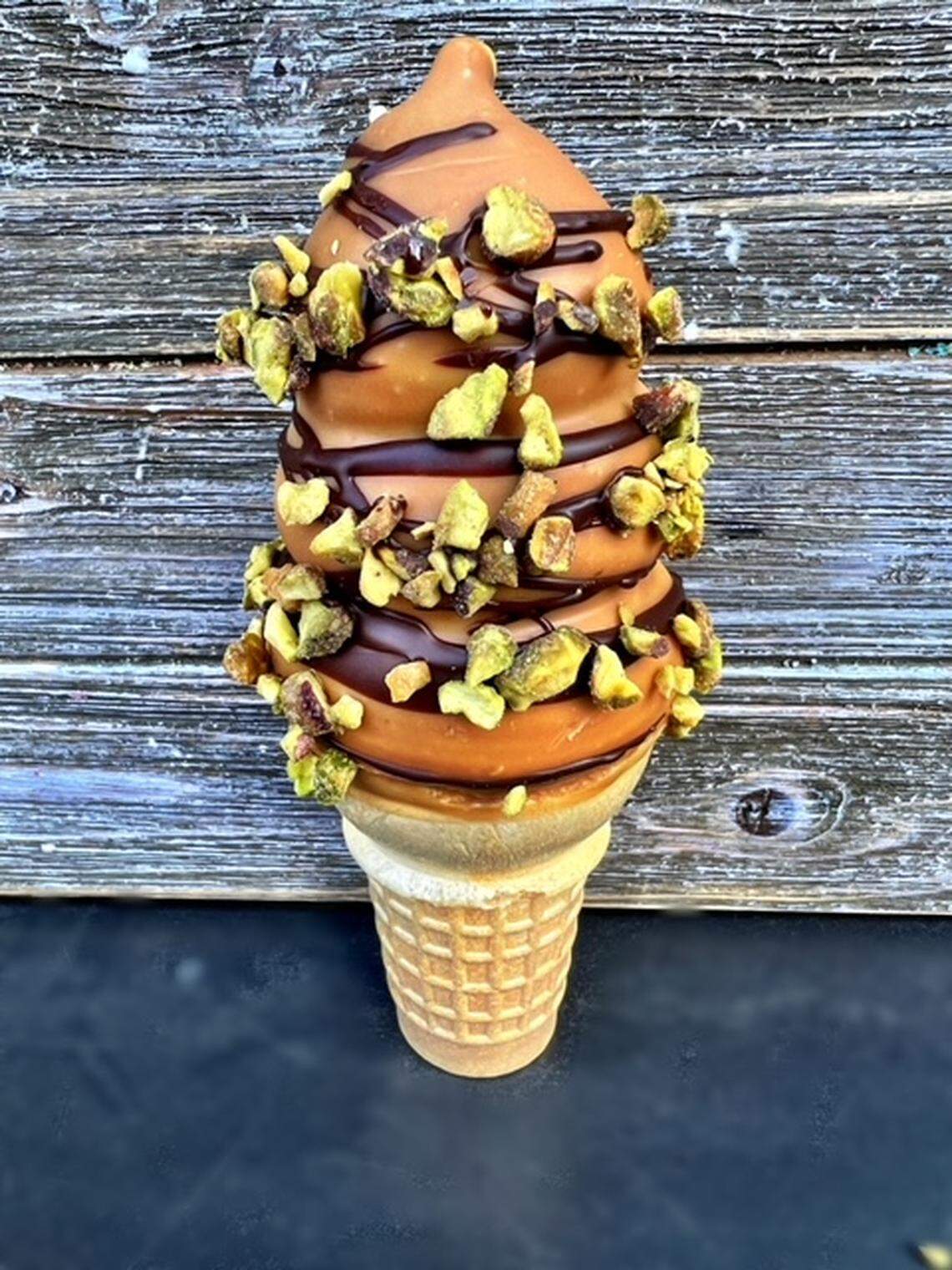 At Simons Says Dip This, vanilla soft serve can be coated in a customer’s choice of dip, topped with sweet or savory toppings and may even have a core in the center.