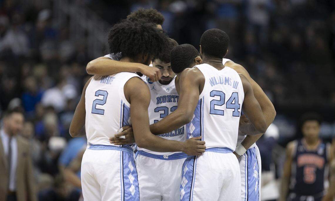 North Carolina’s Luke Maye (32) huddles with his teammates prior to their game against Auburn on Friday, March 29, 2019 at the Sprint Center in Kansas City, Missouri.
