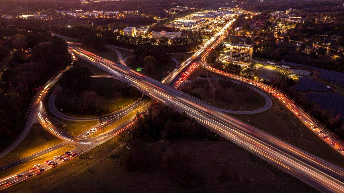 The interchange at Interstate 440 and Glenwood Avenue (U.S. 70) in Raleigh at sunset on Monday, Nov. 21, 2022. Glenwood Avenue is one of several interchanges on the Raleigh Beltline without lights.