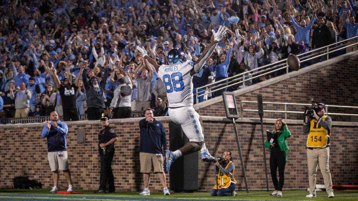 North Carolina Tar Heels beat Duke Blue Devils in ACC Coastal rivalry game, 38-35