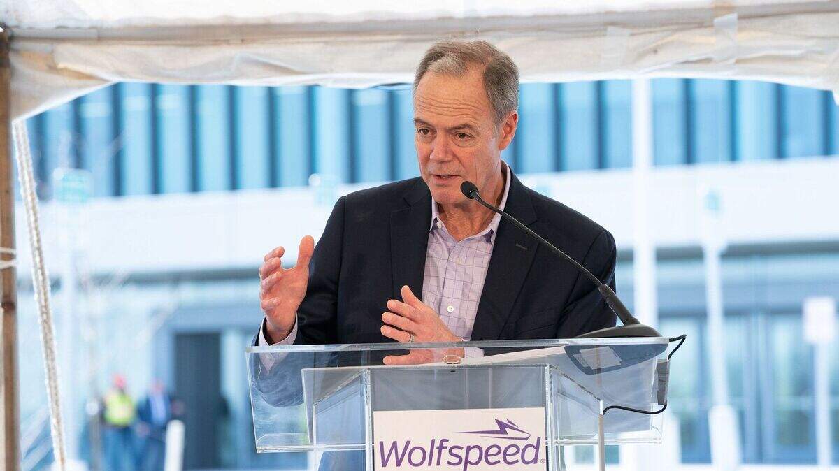 Gregg Lowe, CEO of Durham-based Wolfspeed, announces completion of the company’s New York manufacturing facility at an onsite ceremony Monday.