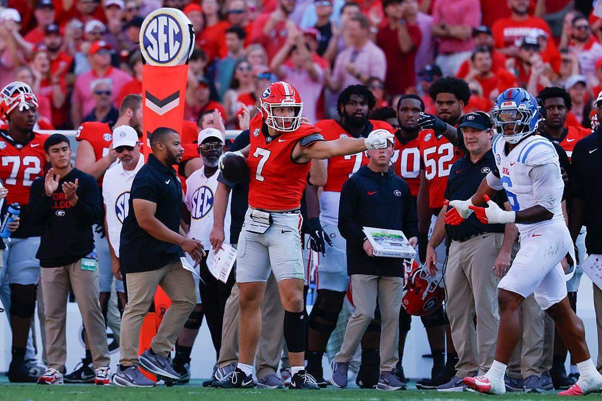 Lawson Luckie (7) of the Georgia Bulldogs reacts after a first down reception during the first quarter against the Mississippi Rebels at Sanford Stadium on October 18, 2025 in Athens, Georgia.