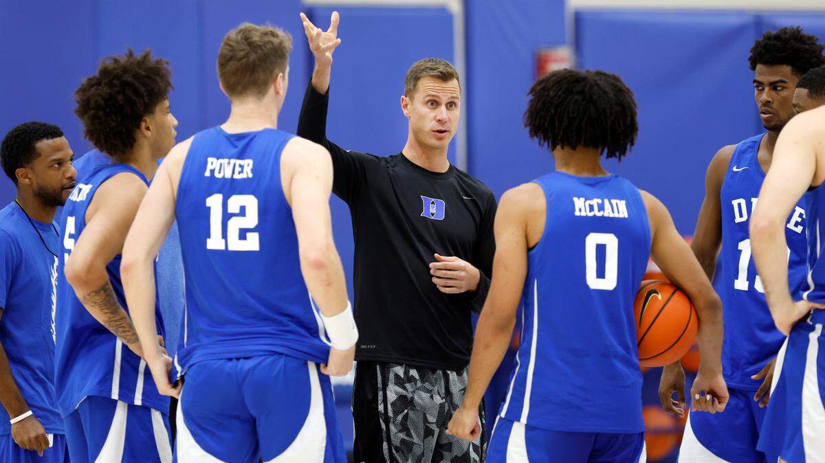 Duke head coach Jon Scheyer instructs his team during the Blue Devils’ workout at the K Center practice courts in Durham, N.C., Wednesday, July 12, 2023.