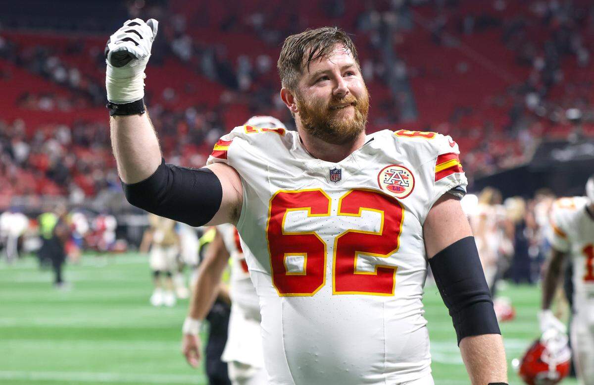 Kansas City Chiefs guard Joe Thuney (62) celebrates after a victory over the Atlanta Falcons at Mercedes-Benz Stadium in Sept. 2024.