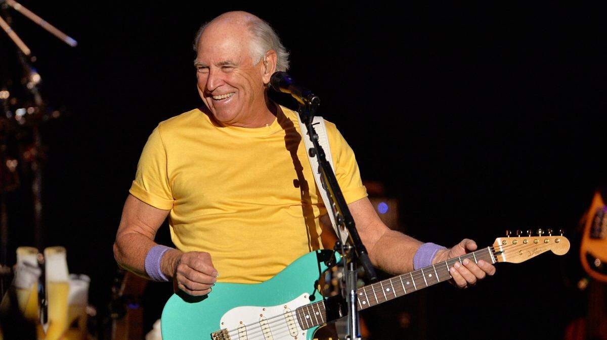 Jimmy Buffett in concert at Raleigh, NC’s Walnut Creek Amphitheater Thursday night, April 21, 2016.