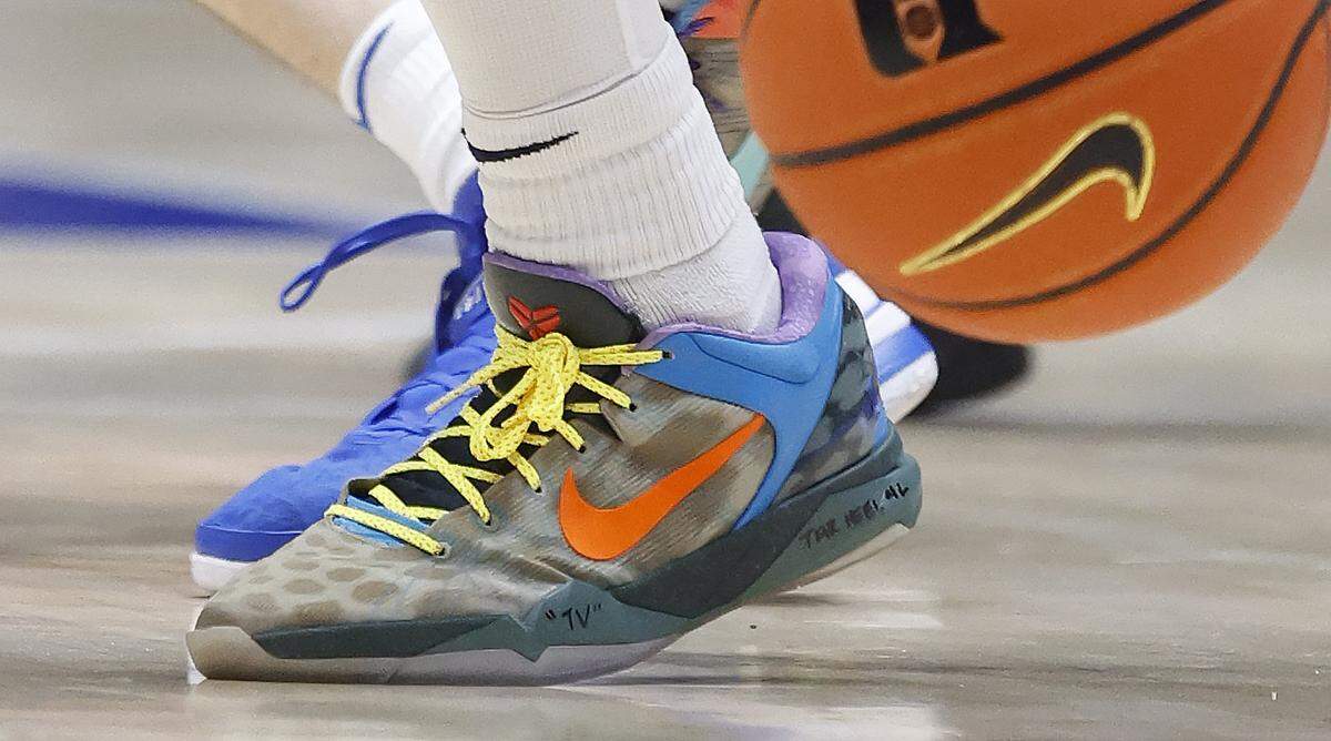 Arizona’s Caleb Love (2) has Tar Heel 4L written on his shoe as he plays during the first half of Arizona’s 78-73 victory over Duke at Cameron Indoor Stadium in Durham, N.C., Friday, Nov. 10, 2023.
