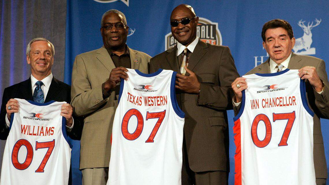 From left, North Carolina basketball coach Roy Williams, Harry Flournoy and David Lattin from the 1966 Texas Western team, and former women’s coach Van Chancellor hold their jersey’s after being named members of the Naismith Memorial Basketball Hall of Fame Class of 2007 in Atlanta, Ga., Monday, April 2, 2007. (AP Photo/Gerry Broome) ORG XMIT: GAGB102 College Basketball Hall of Fame inductees.