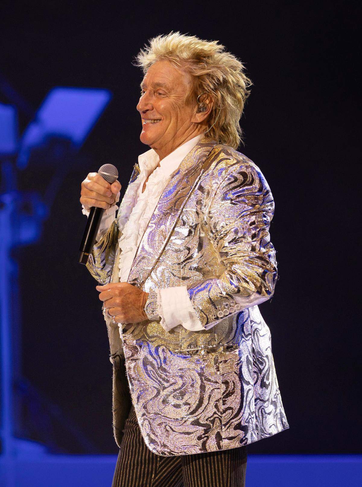 Rod Stewart enjoys the roar of the crowd at Raleigh, N.C.’s Coastal Credit Union Music Park at Walnut Creek, Tuesday night, July 8, 2025.