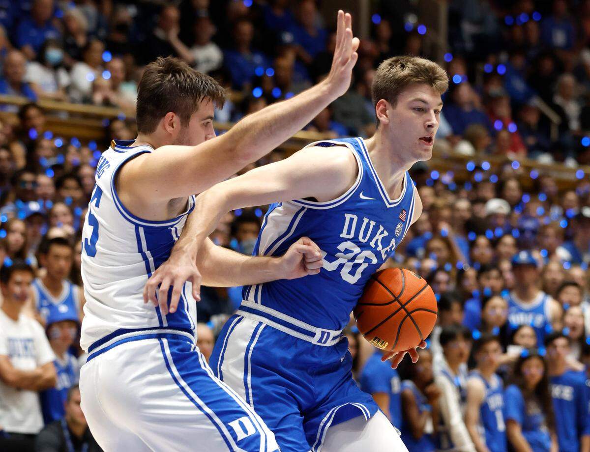 Duke’s Kyle Filipowski (30) works around Ryan Young (15) during the Blue-White scrimmage during Duke’s Countdown to Craziness at Cameron Indoor Stadium in Durham, N.C., Friday, Oct. 21, 2022.