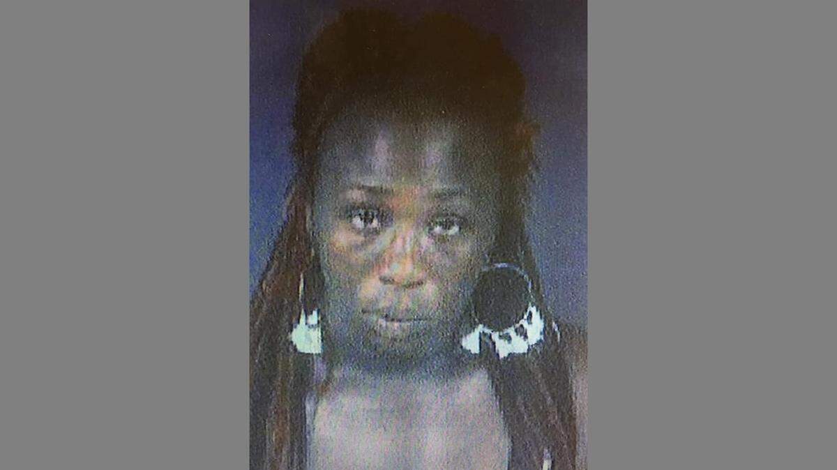 Police say Juanita Renee Askew, 22, abducted her 4-month-old baby.