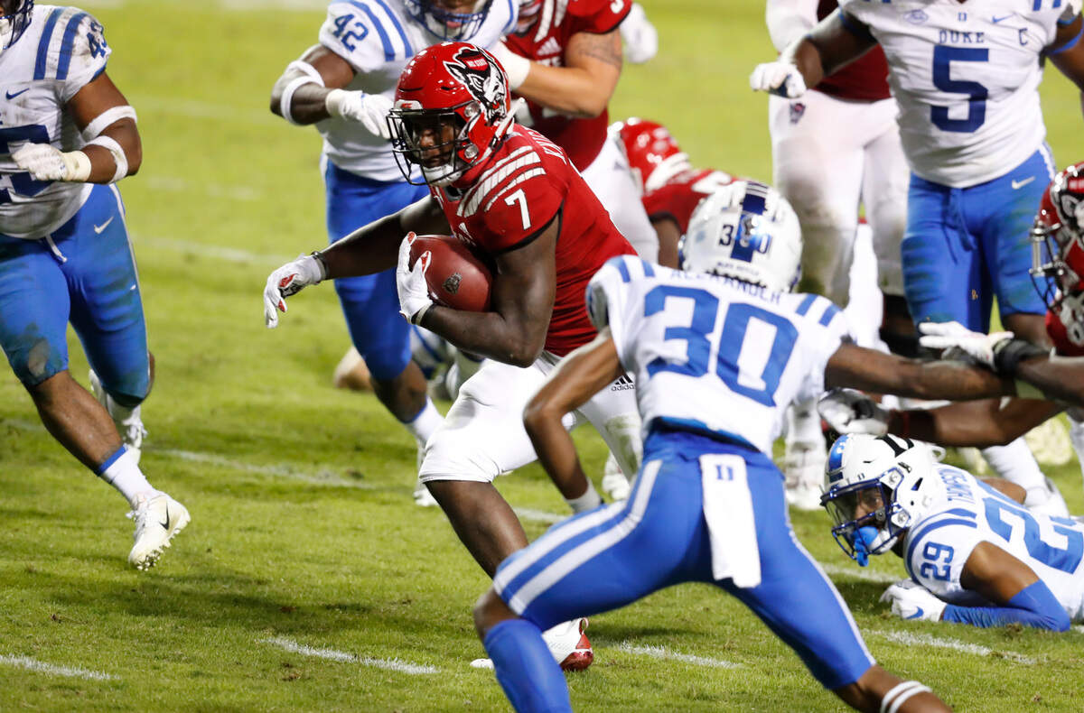 N.C. State running back Zonovan ‘Bam’ Knight (7) gains yards during the second half of N.C. State’s 31-20 victory over Duke at Carter-Finley Stadium in Raleigh, N.C., Saturday, Oct. 17, 2020.