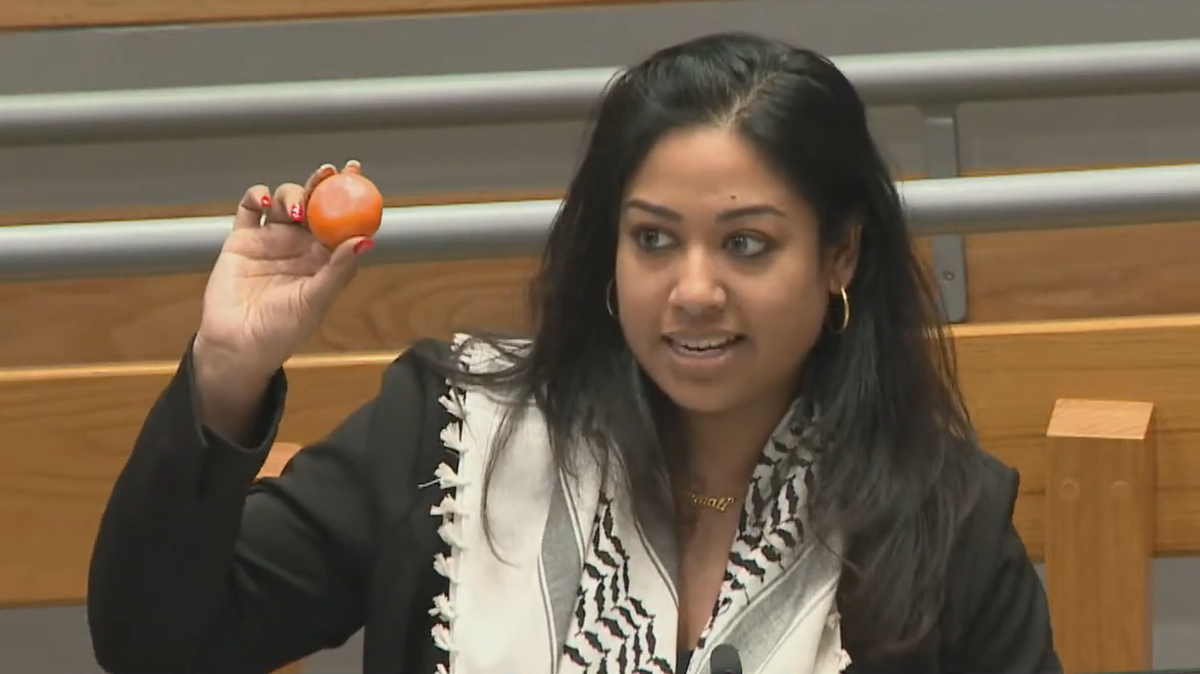 Swarnali Sengupta raised a clementine representing the loss of a child’s life in Gaza at a Durham City Council meeting on Feb. 19, 2024.
