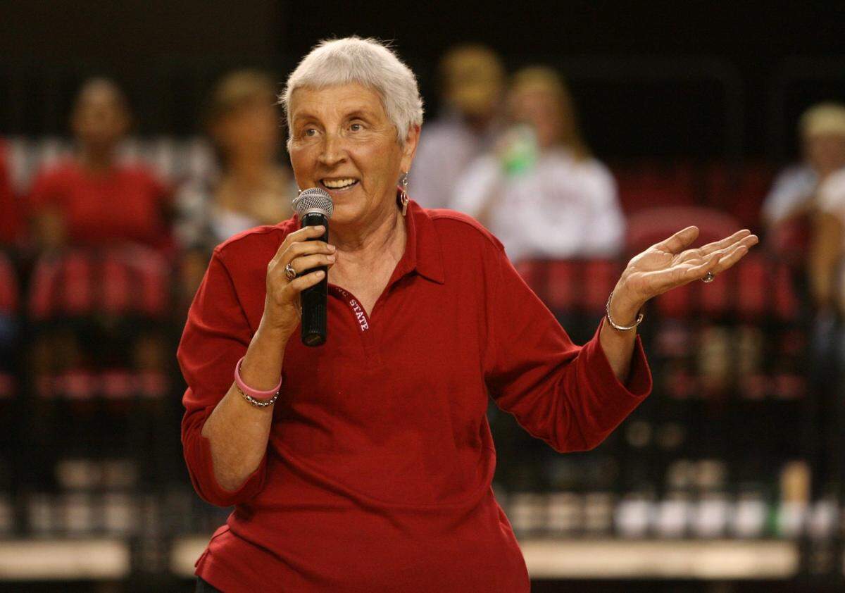 Coach Kay Yow was all smiles as she talked to the crowd before during the practice. Staff photo by Ethan Hyman