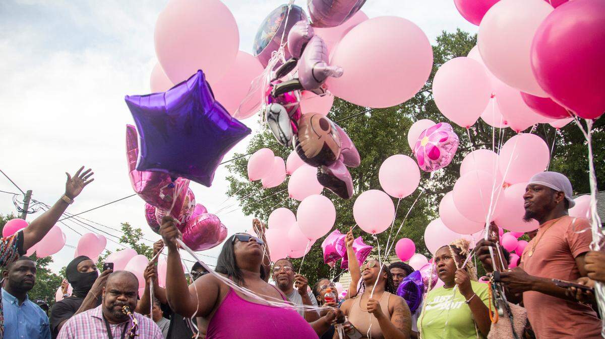 Brittany Dash, the mother of 5-year-old Khloe Fennell, center, releases balloons with family, friends and neighbors during a vigil Friday, July 7, 2023 in Durham. Fennell was shot and killed on Wednesday. Her 15-year-old cousin was babysitting her. She was shot multiple times and survived.