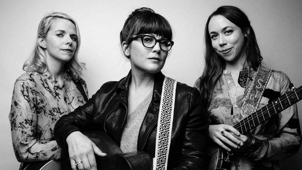 I’m With Her features Aoife O’Donovan, Sara Watkins and Sarah Jarosz.