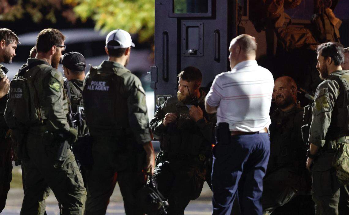 Police gather at the Aldi on New Bern Avenue in Raleigh, Thursday evening, Oct. 13, 2022.