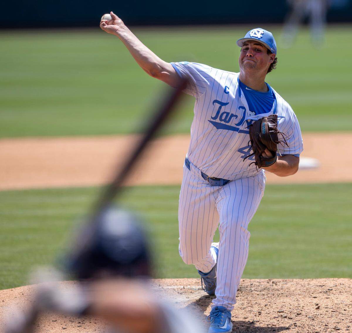 North Carolina starting pitcher Jake Knapp (42) works from the mound against Arizona left fielder Easton Breyfogle (12) in the sixth inning during the NCAA Super Regional on Friday, June 6, 2025 at Boshamer Stadium in Chapel Hill, N.C.