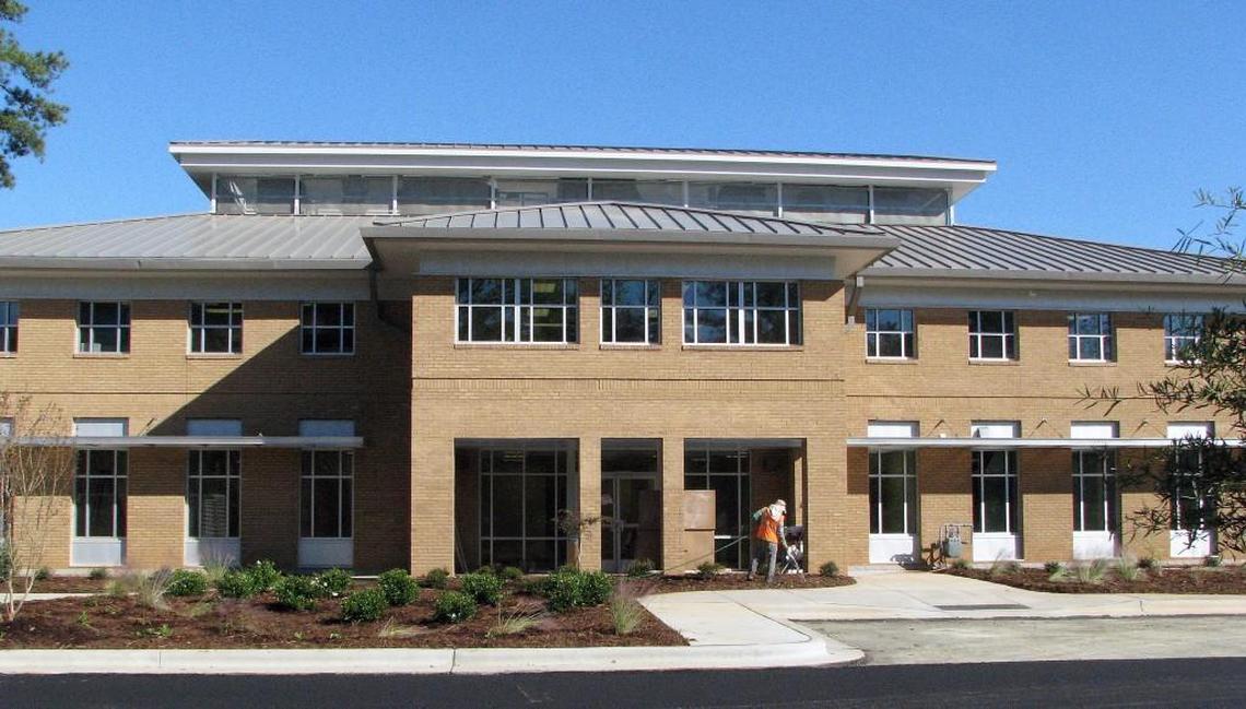 The IFC’s 52-bed Community House at 1315 Martin Luther King Jr. Blvd. has been dealing with a COVID-19 outbreak since early December. The outbreak has prevented the shelter from offering its 17 emergency weather cots.