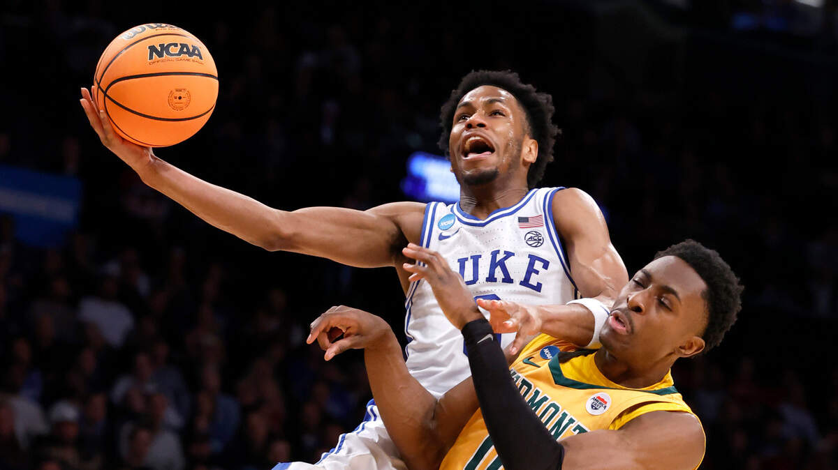 Duke’s Jeremy Roach (3) shoots over the Vermont’s Ileri Ayo-Faleye (0) during the second half of Duke’s 64-47 victory over Vermont in the first round of the NCAA Tournament at the Barclays Center in Brooklyn, N.Y., Friday, March 22, 2024.