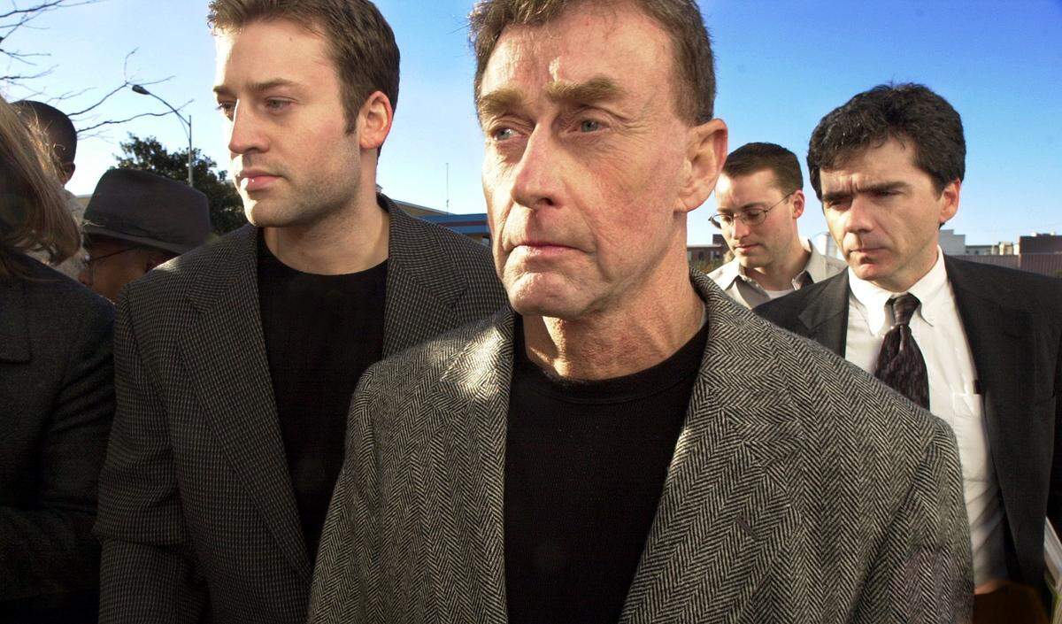 Michael Peterson (center) is escorted into the Durham County Detention Facility by his sons Todd (left) and Clayton, (background) with glasses, along with attorney Thomas K. Maher (right) Dec. 20. 2001 after being indicted in connection with the death of his wife.