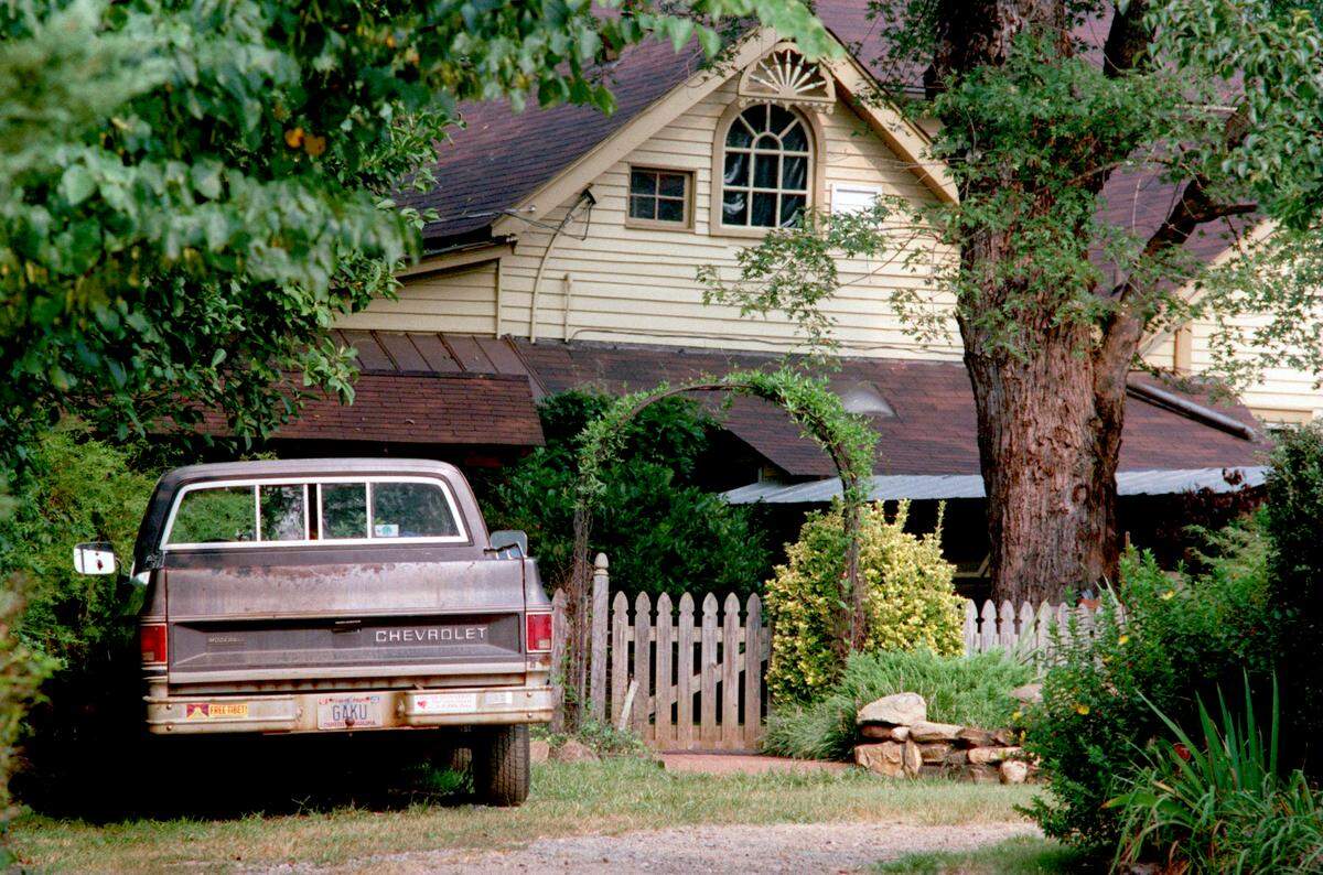 A 1995 photo of the farmhouse owned by deceased NC School of the Arts teachers Richard Gain and Richard Kuch at 3229 Neal Road in East Bend, just inside western edge of Yadkin County.