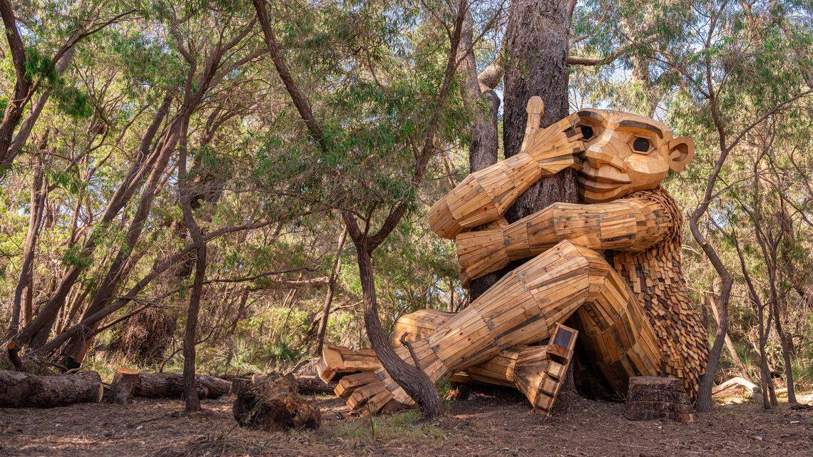 This troll is one of several trolls, created by famed troll artist Thomas Dambo, in Western Australia in 2022. 