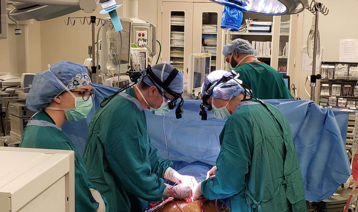 Doctors at Duke University performing an adult heart transplant on Sunday, Dec. 1, 2019. Duke University Hospital received a B grade from Leapfrog in the fall 2025 report. Duke Regional Hospital received an A. 