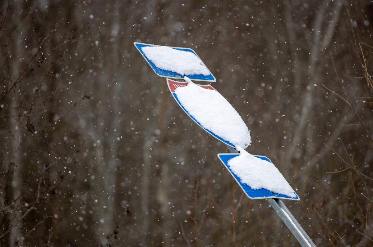 An errant I-40 direction sign on Jones Sausage Road gets a fresh dusting snow on Thursday, February 20, 2025 in Garner, N.C.