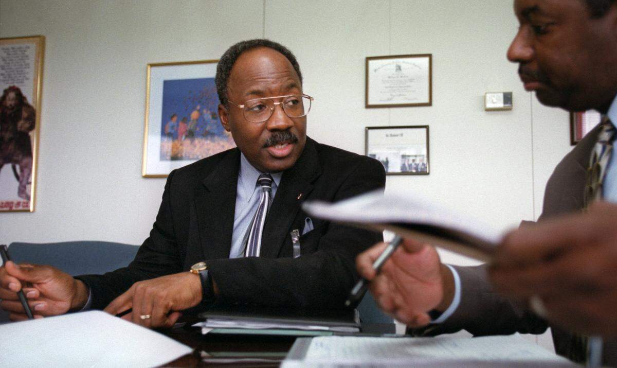 Bill McNeal talks to James Hargett, the principal at Brooks Elementary School, while in a meeting in 2000 at the Wake County Schools Central Office in Raleigh.