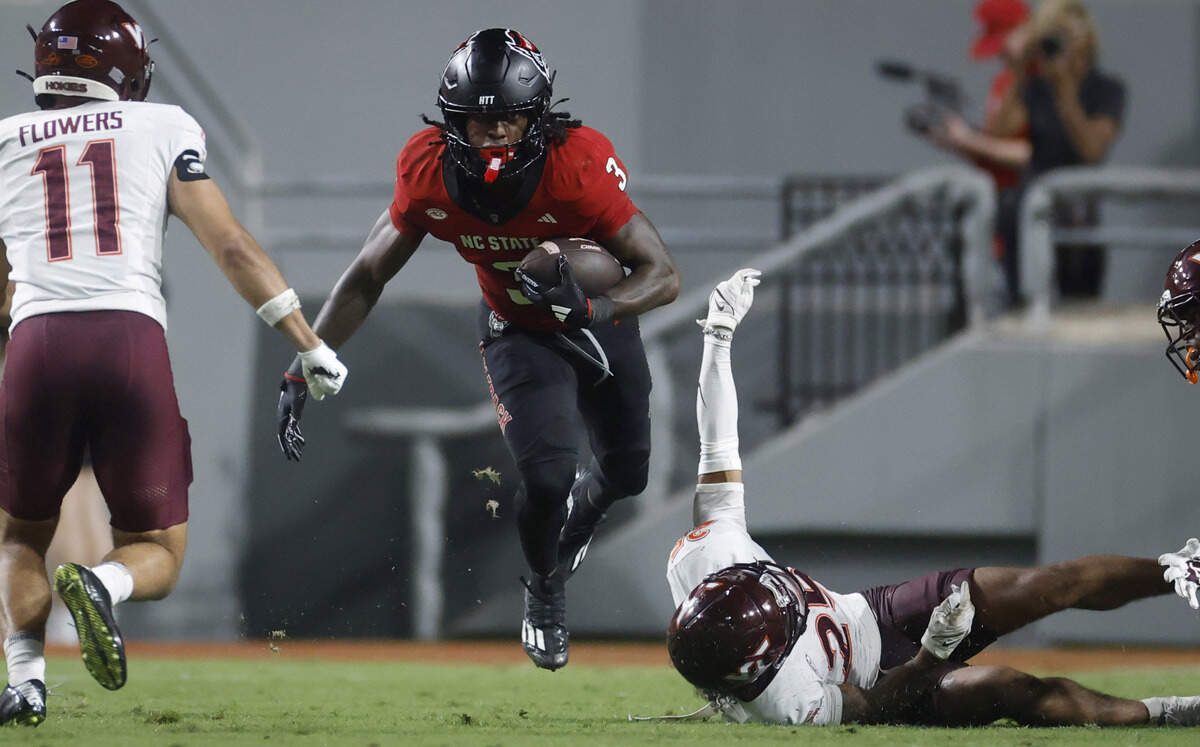 N.C. State running back Hollywood Smothers (3) gains yards during the first half of N.C. State’s game against Virginia Tech at Carter-Finley Stadium in Raleigh, N.C., Saturday, Sept. 27, 2025.