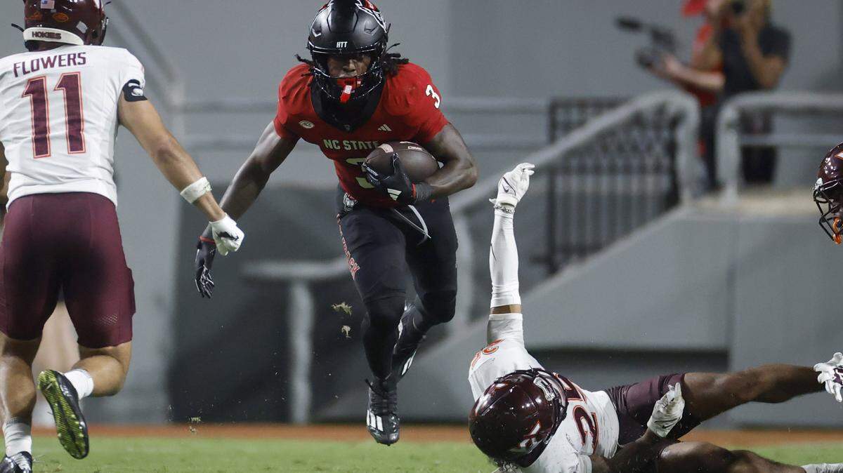 N.C. State running back Hollywood Smothers (3) gains yards during the first half of N.C. State’s game against Virginia Tech at Carter-Finley Stadium in Raleigh, N.C., Saturday, Sept. 27, 2025.