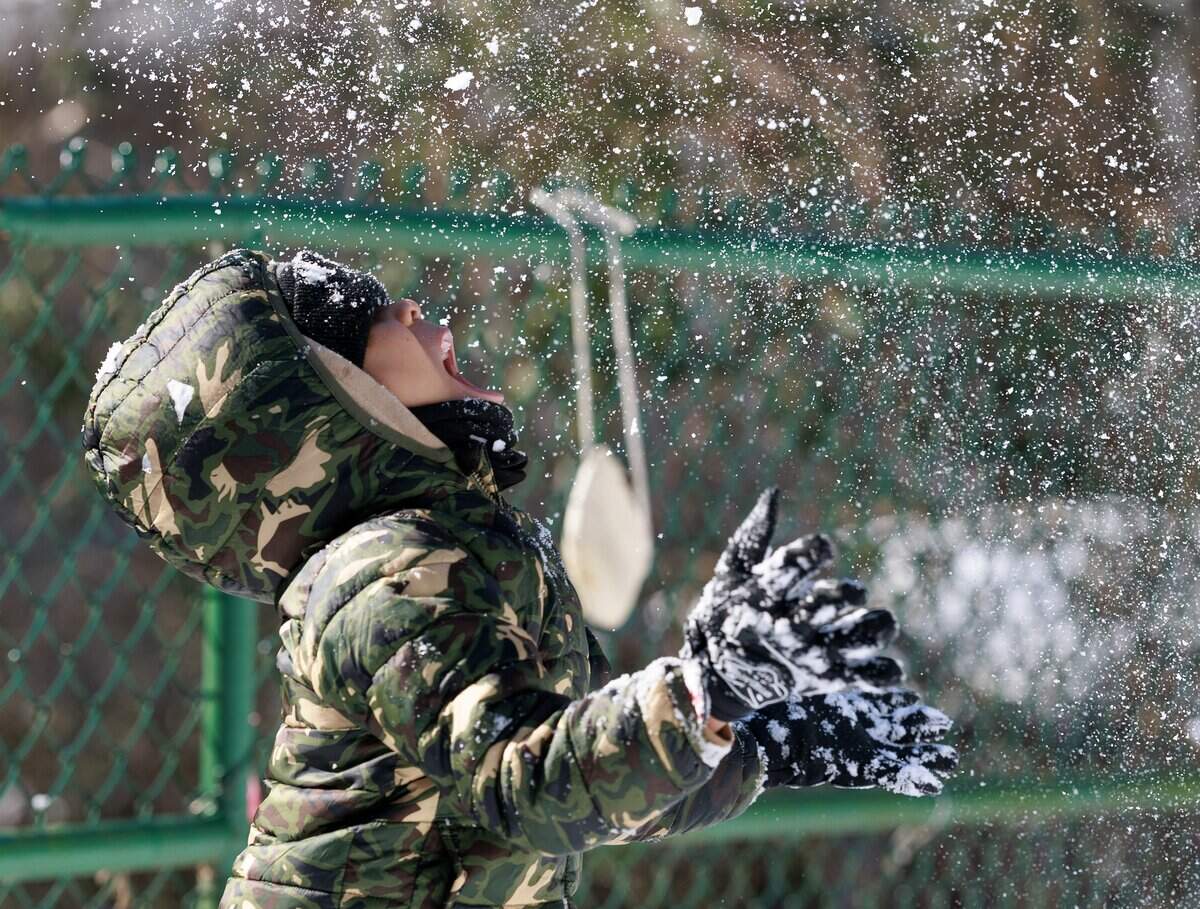 Dracarys Thomas, 4, plays in the snow on Sunday, Feb. 1, 2026, in Durham, N.C.