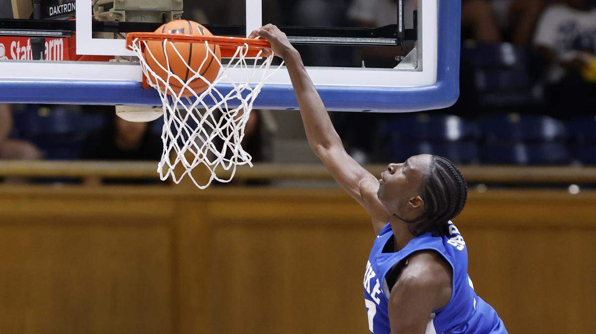 Duke’s Dame Sarr (7) slams in two over Darren Harris (8) during the Blue Devils’ open practice at Cameron Indoor Stadium in Durham, N.C., Tuesday, August 5, 2025.