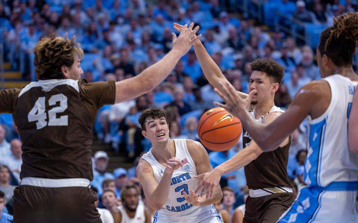 North Carolina’s Cormac Ryan (3) passes to Armando Bacot (5) in the second half against Lehigh on Sunday, November 12, 2023 at the Smith Center in Chapel Hill, N.C.