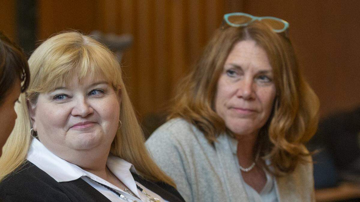Robyn Tomlin (left), and publisher Sara Glines.