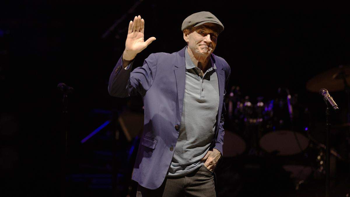 James Taylor humbly waves to the crowd as he takes the stage at his concert in Raleigh, N.C., Thursday night, Sept. 4, 2025.