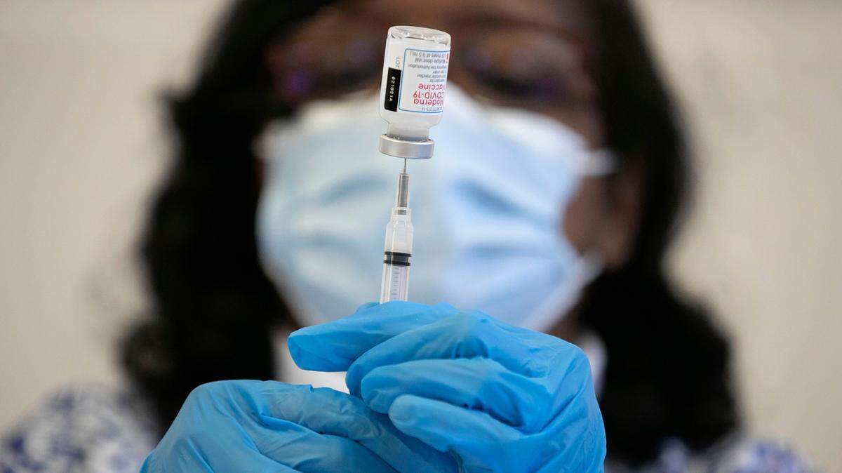 Physicians expect a new vaccine to come out by September, addressing the new COVID-19 variants. But for some people, it may be wise to get the current vaccine now.