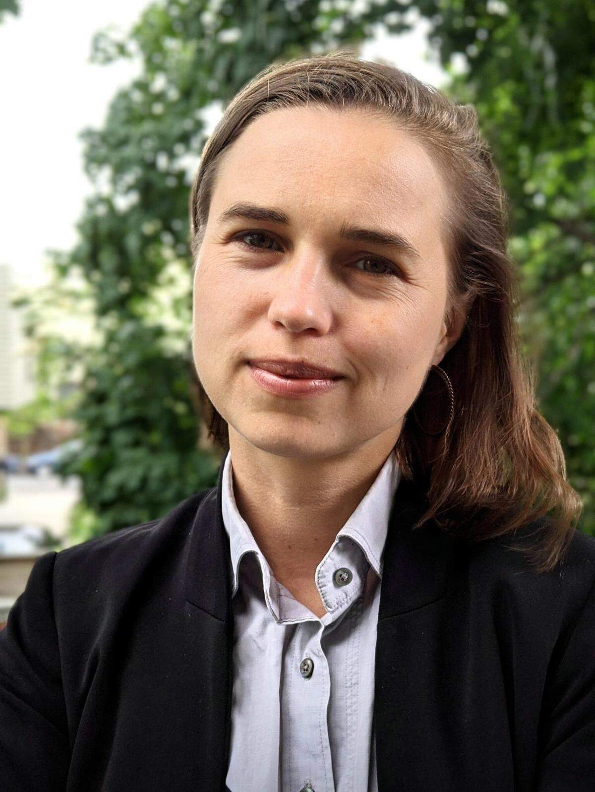 Dr. Laura Ucik