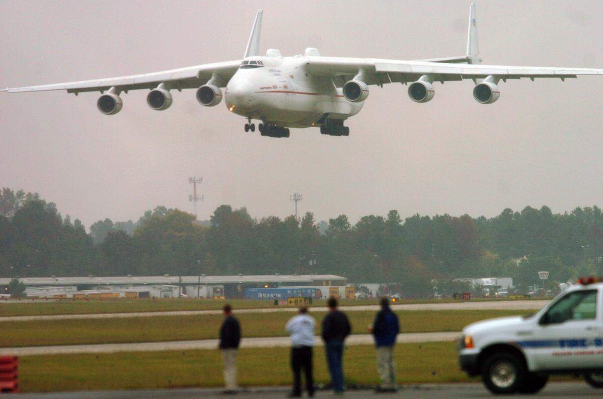 The Antonov An-225 lands at Raleigh-Durham International Airport on Oct. 27, 2006. The six-engine cargo plane was the world’s largest. It was destroyed in a Russian attack on an airport in Ukraine this winter.