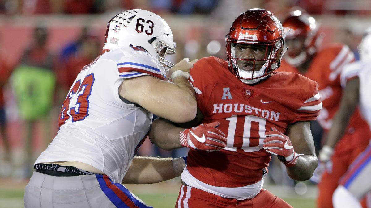 Houston defensive tackle Ed Oliver, right, will take on East Carolina on Saturday in Greenville.