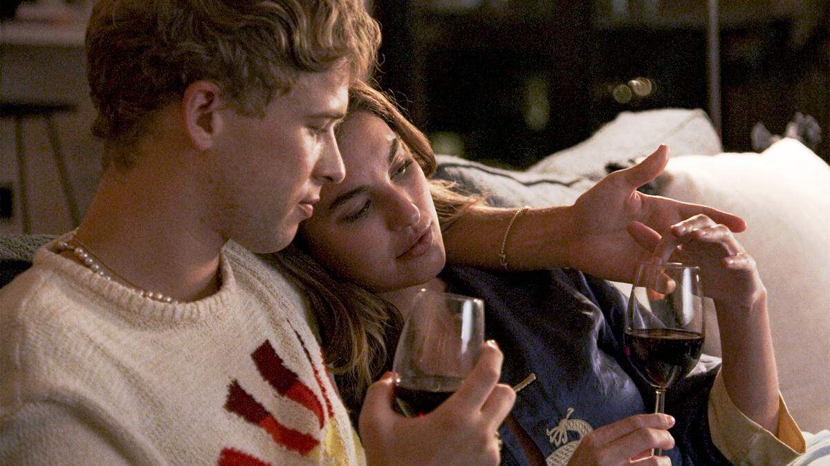 Tommy Dorfman and Rainey Qualley in Freeform’s “Love in the Time of Corona,” a four-part romantic comedy series about the search for love, sex and connection during this time of social distancing.