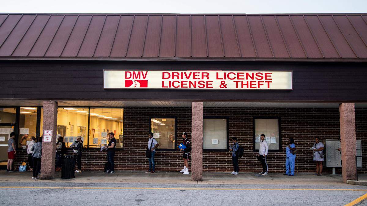 A line forms outside the N.C. Division of Motor Vehicles’ West Raleigh Driver License Office before it opened on Sept. 2, 2022.