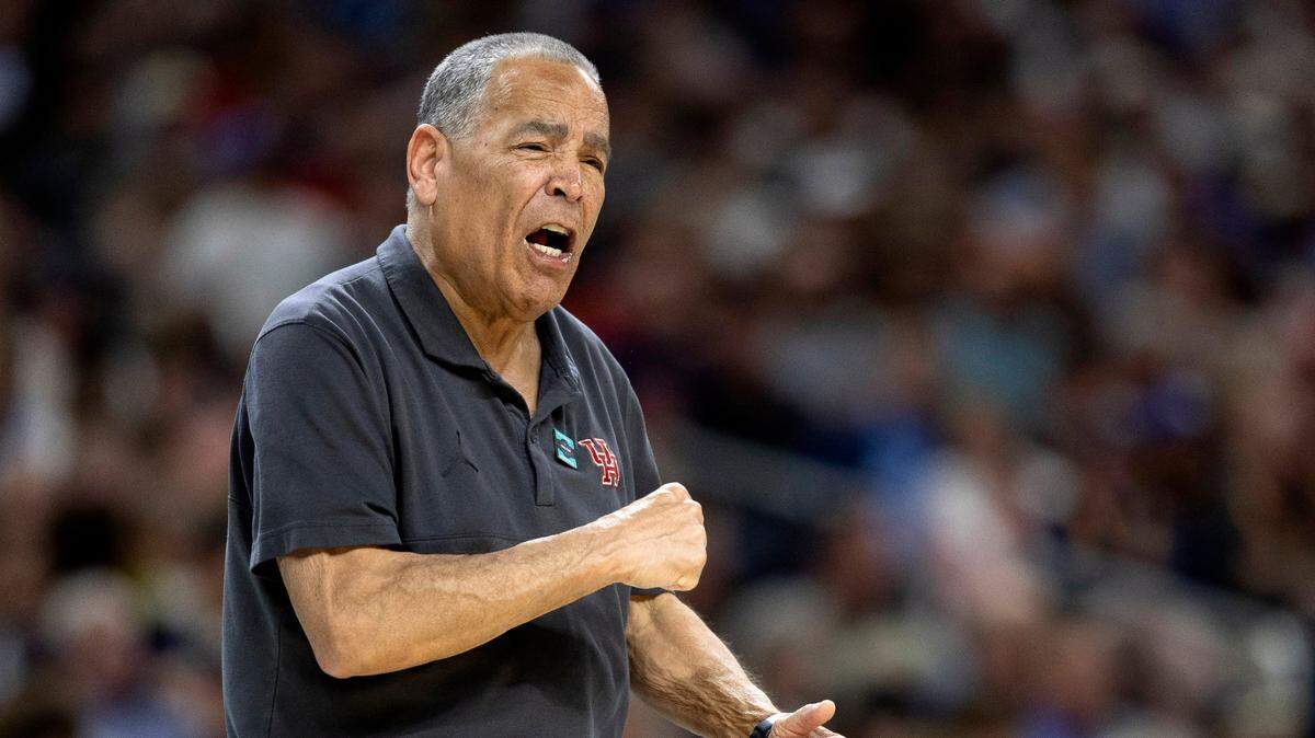 Houston coach Kelvin Sampson works to inspire his players after Duke opened an eight point lead in the first half on Saturday, April 5, 2025 during the NCAA national semi final game at the Alamodome in San Antonio, TX.