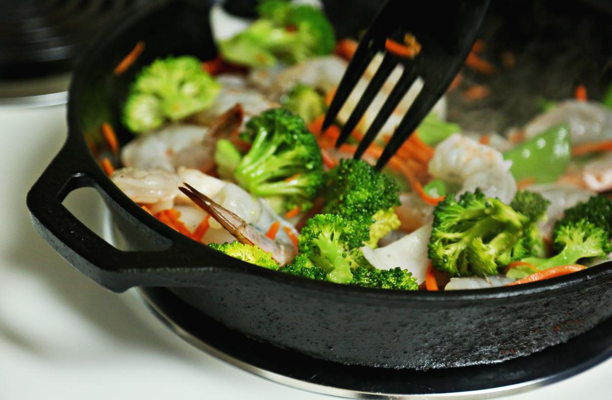 Writer Bridgette A. Lacy prepares Fresh Market’s Szechuan Shrimp Stir Fry Market Meal Kit at her home in 15 minutes on Aug. 24, 2018.