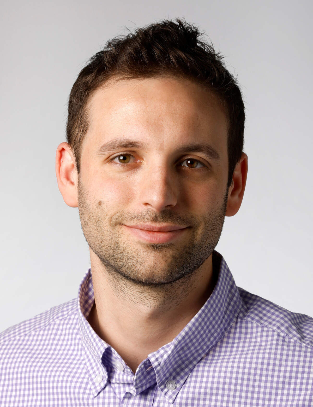 Brian Gordon covers technology.