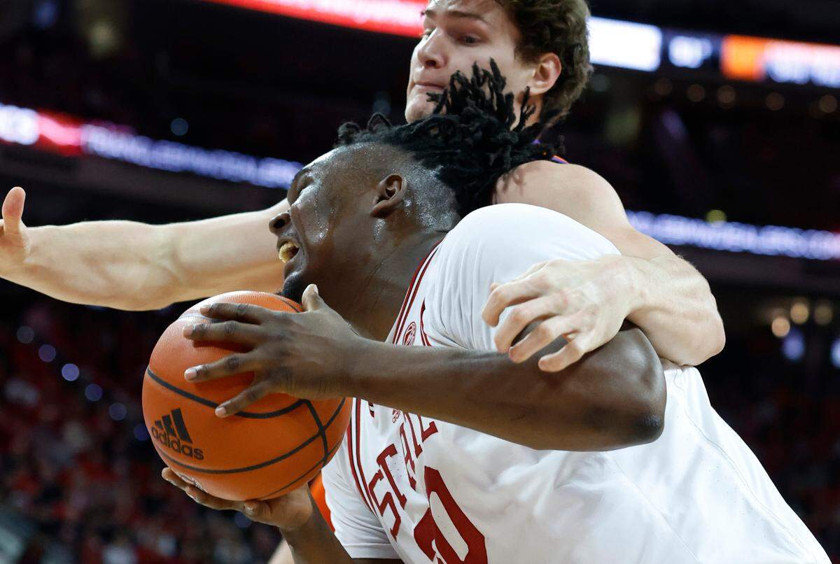 N.C. State’s D.J. Burns Jr. (30) drives around Clemson’s Ben Middlebrooks (10) during the first half of N.C. State’s game against Clemson at PNC Arena in Raleigh, N.C., Saturday, Feb. 25, 2023.
