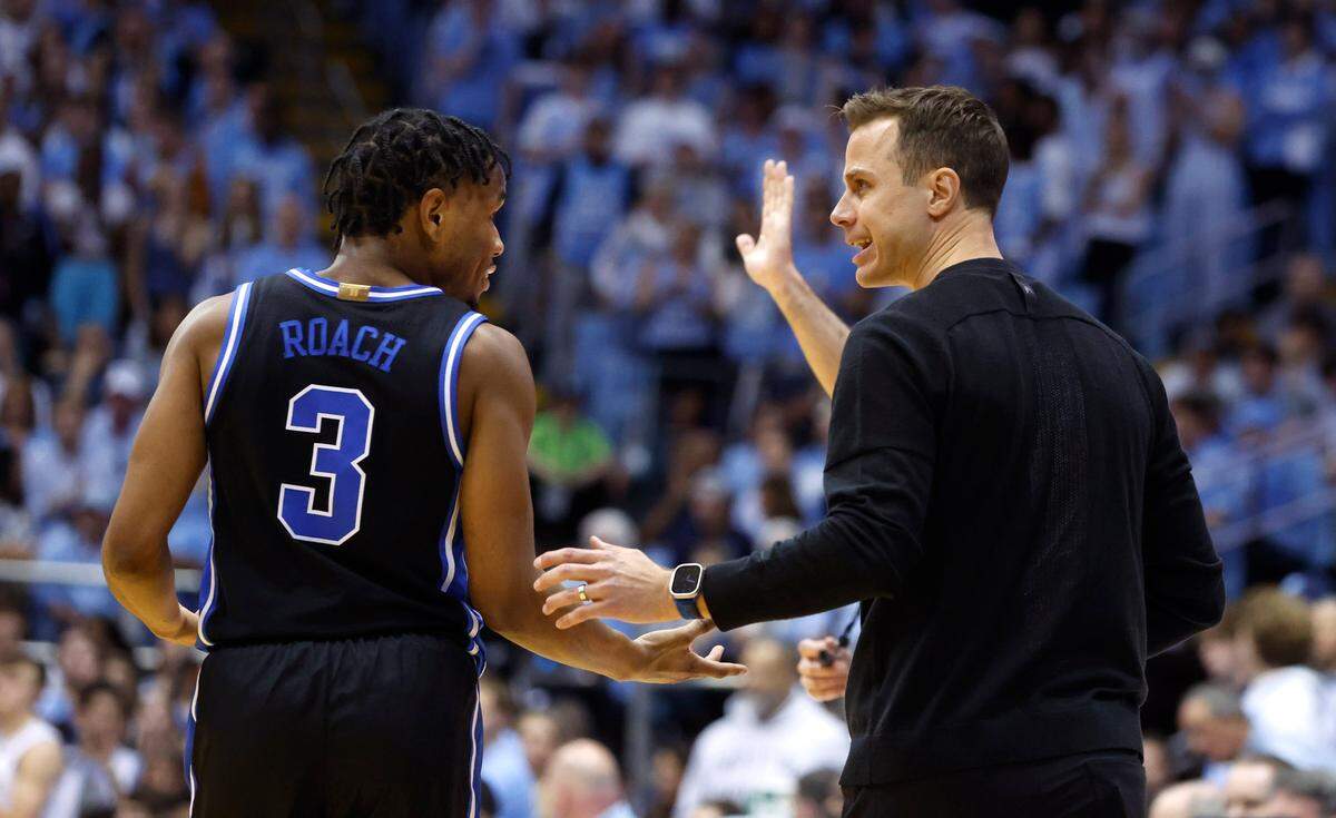 Duke head coach Jon Scheyer talks with Jeremy Roach (3) during the first half of UNC’s game against Duke at the Smith Center in Chapel Hill, N.C., Saturday, March 4, 2023.