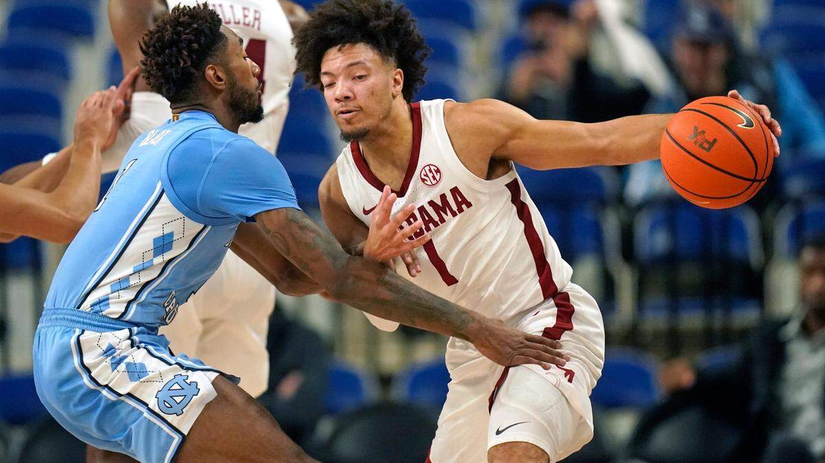 North Carolina forward Leaky Black, left, defends against Alabama guard Mark Sears (1) during the first half of an NCAA college basketball game in the Phil Knight Invitational on Sunday, Nov. 27, 2022, in Portland, Ore. (AP Photo/Rick Bowmer)
