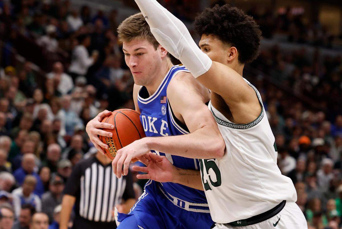 Duke’s Kyle Filipowski (30) drives around Michigan State’s Malik Hall (25) during the second half of Duke’s 74-65 victory over Michigan State in the Champions Classic at the United Center in Chicago, IL, Tuesday, Nov. 14, 2023.