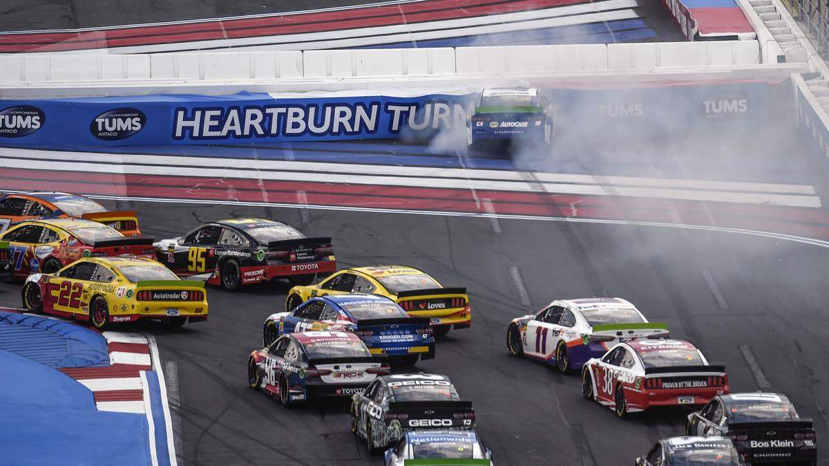 Chase Elliott (9) hits the wall in Turn 1 on a restart while leading the 2019 Roval 400 at Charlotte Motor Speedway.